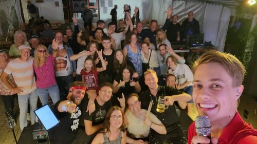 Die Coverband Eendstation (auch bekannt als Endstation oder Ëndstation) spielt live in Rödlas.