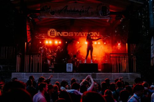 Ëndstation – auch als Endstation oder Eendstation bekannt – spielt live beim Annafest in Forchheim.